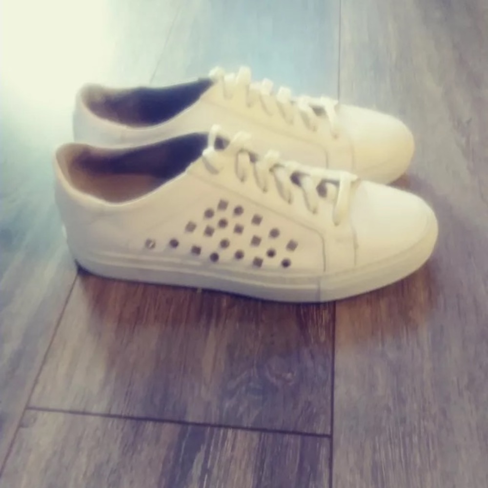 Boemos Leather white shoes